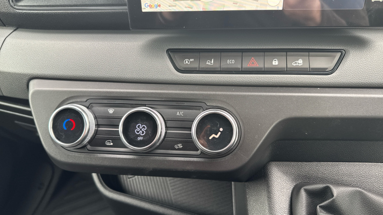 Renault Master Mwb Diesel Fwd MM35 Blue dCi 130 Advance Medium Roof Van